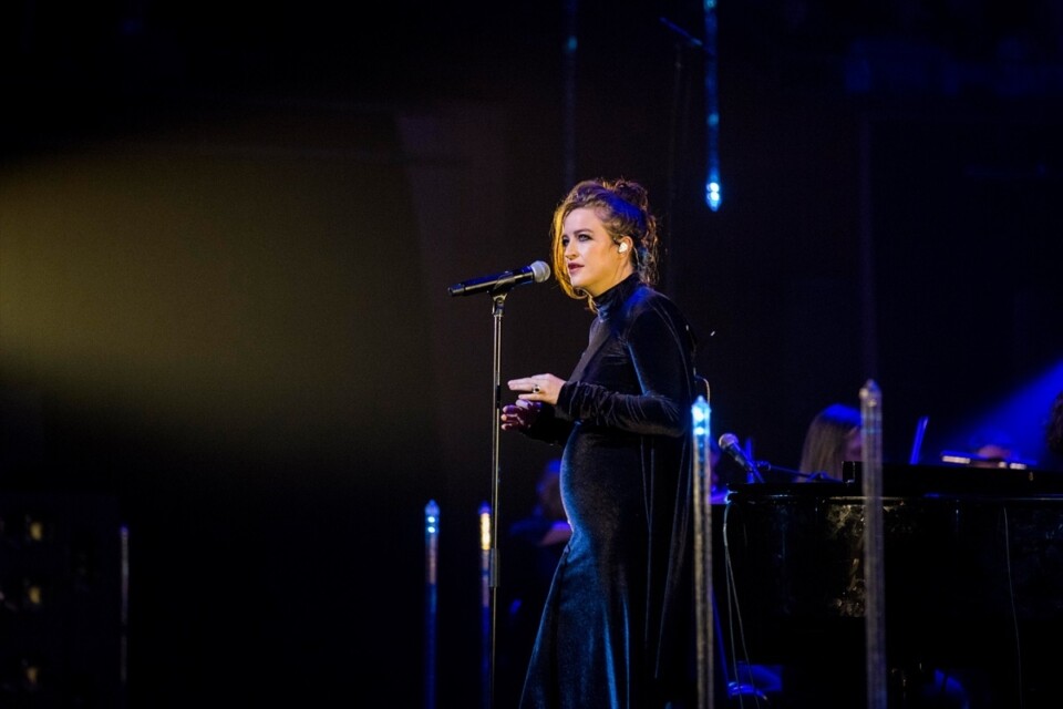 Megan Washington performing with the Sydney Symphony in 2017 Photo by Christine Brewster