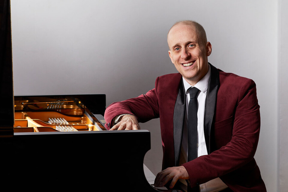 2025 Simon Tedeschi 1200x800