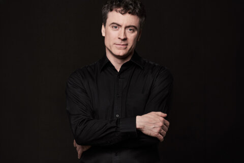 2027 paul lewis plays beethoven emperor 1200x800