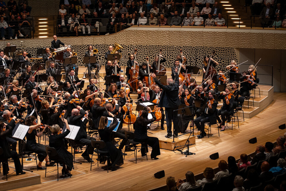 2025 europe tour hamburg 2 1200x800